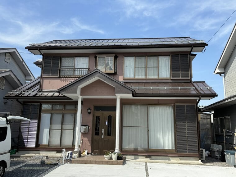 外壁・スーパーセランフレックス 屋根・立平葺きカバー工法にて完成致しました