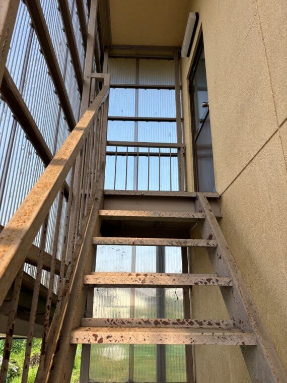 塗装前（階段）