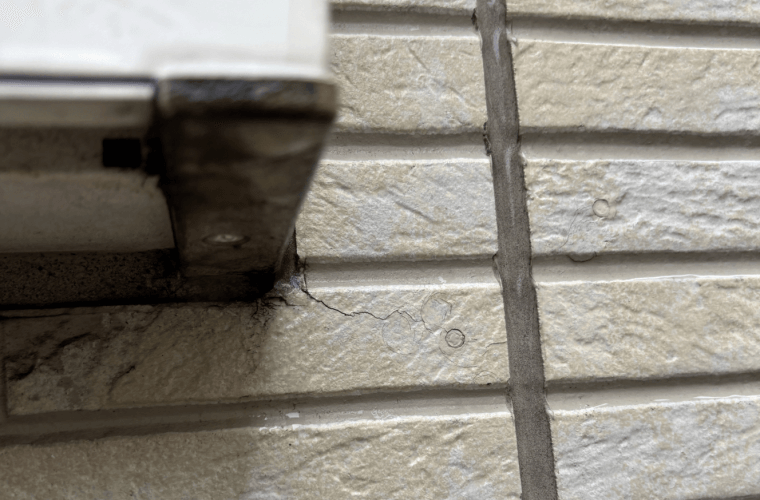 施工前（ヒビ）