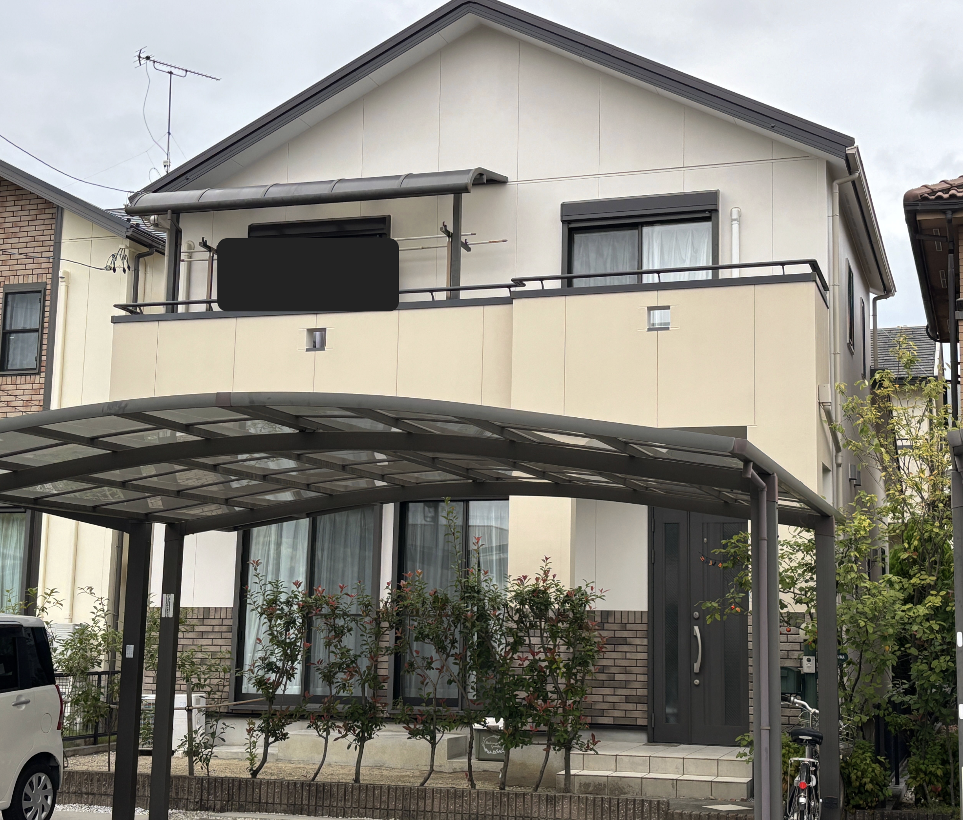 岐阜市の施工事例「日陰のカビから、同じ白系で明るく」の施工後