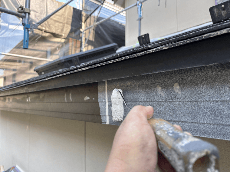 施工中（部分塗装）