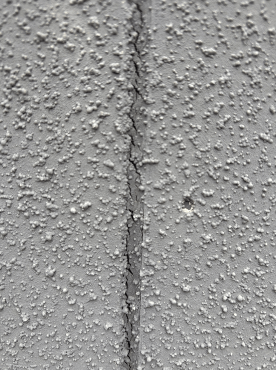 施工前（ヒビ）