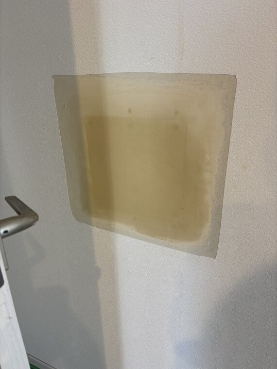 パテを施工して平滑にならします