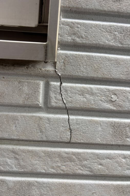 施工前（ひび割れ）